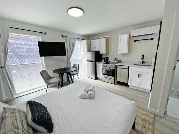 1 bedroom, desk, iron/ironing board, free WiFi