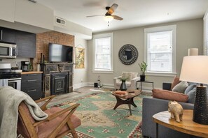 Smart TV - Beams of natural light in a walkable 2-bdrm condo (Cincinnati)