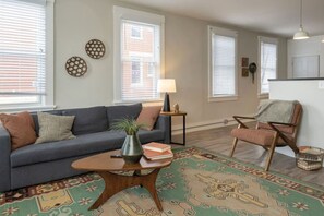Smart TV - Beams of natural light in a walkable 2-bdrm condo (Cincinnati)