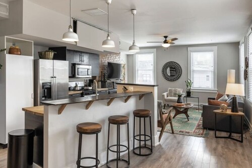 Beams of natural light in a walkable 2-bdrm condo