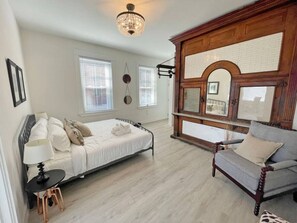 5 bedrooms, desk, iron/ironing board, free WiFi