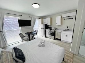 5 habitaciones, escritorio, tabla de planchar con plancha y wifi gratis