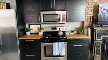 Fridge, microwave, oven, stovetop