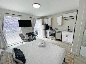 5 bedrooms, desk, iron/ironing board, free WiFi
