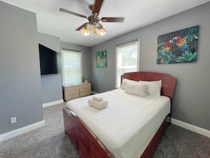 3 habitaciones, escritorio, tabla de planchar con plancha y wifi gratis