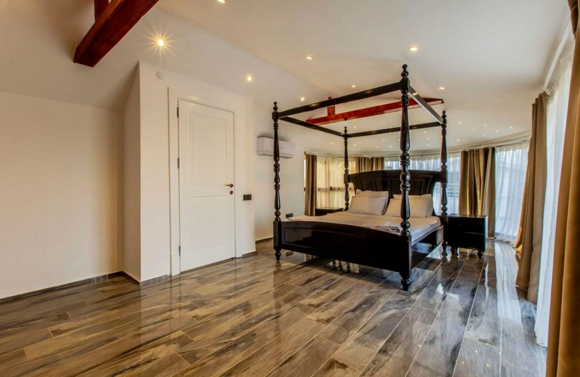 Foto - Luxurious Villa with Private Pool in Antalya