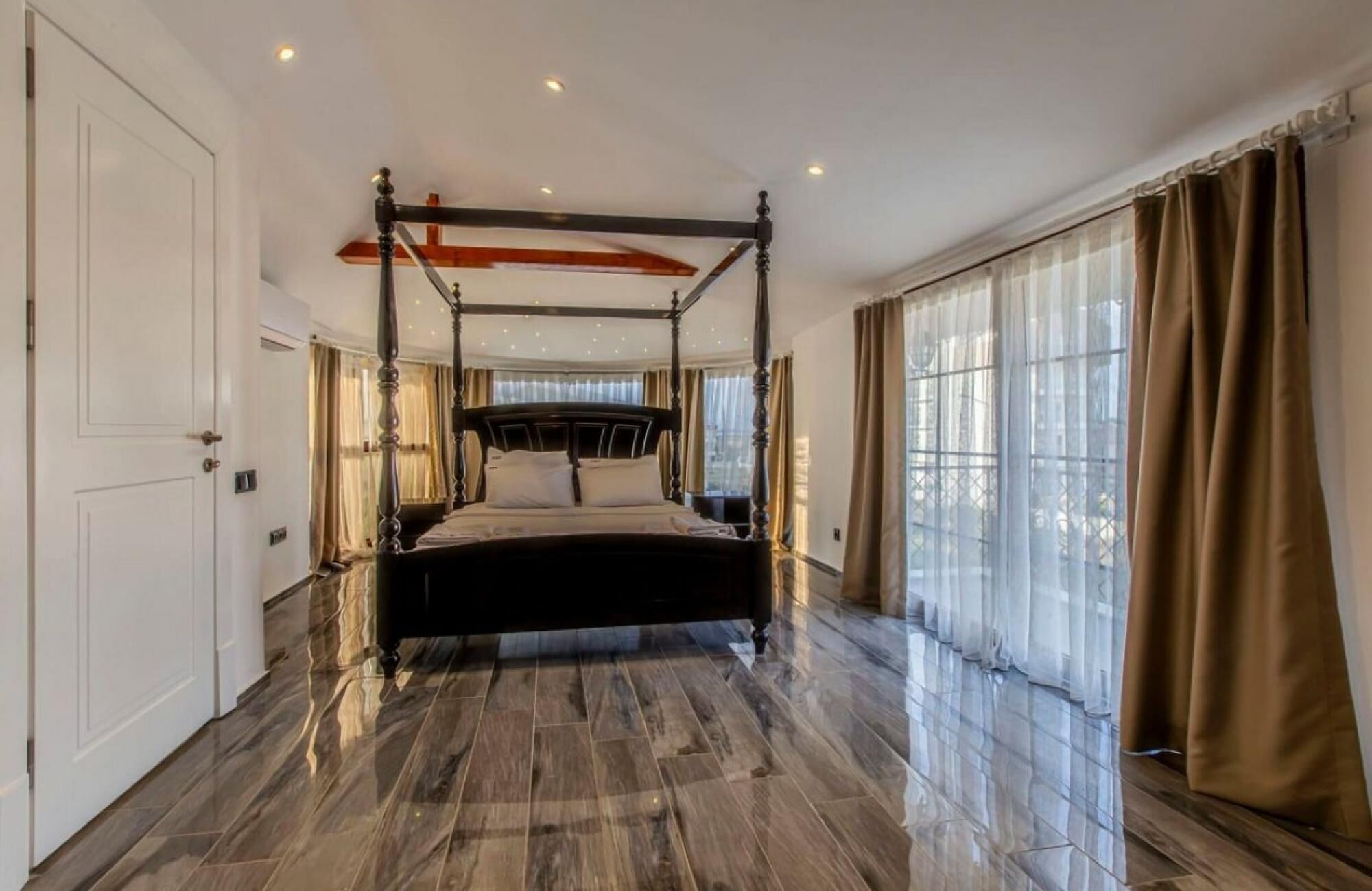 Foto - Luxurious Villa with Private Pool in Antalya