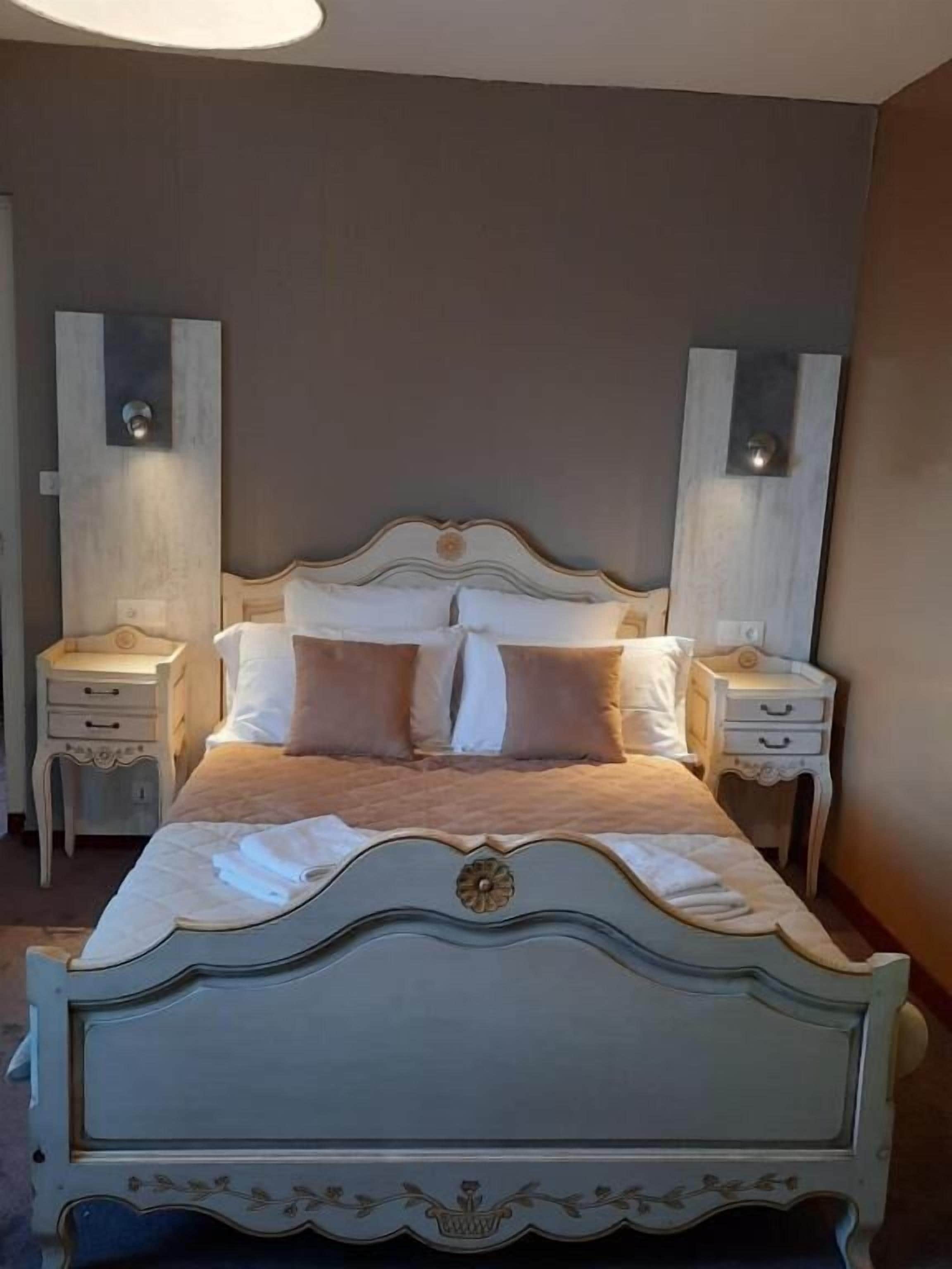 Superior tweepersoonskamer | Een bureau, geluiddichte muren, gratis babybedden, gratis wifi