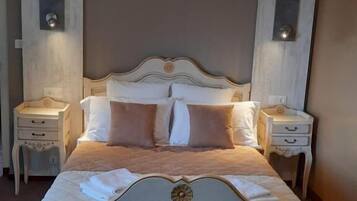 Superior tweepersoonskamer | Een bureau, geluiddichte muren, gratis babybedden, gratis wifi