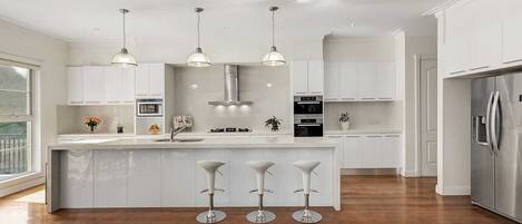 Microwave, oven, dishwasher, coffee/tea maker