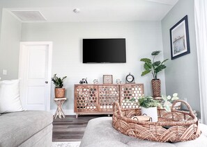 Smart TV, fireplace, books - Coastal Retreat 10 Minutes to Beach w/ King Bed, Grill, Fire Pit & Game Room (Holly Ridge)