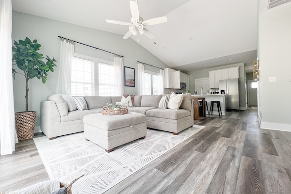 Televisor intel·ligent, llar de foc i llibres