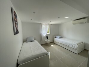 3 bedrooms, iron/ironing board, free WiFi, bed sheets