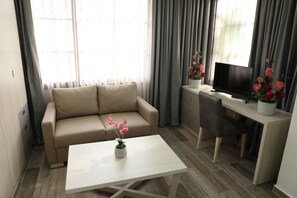 Superior Double Room | Hypo-allergenic bedding, minibar, in-room safe, iron/ironing board - byblos palms hotel (Blat)