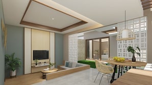 Un salon moderne avec un canapé, une table basse et un coin repas.
