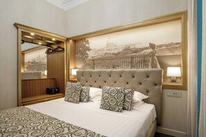 Minibar, in-room safe, individually decorated, individually furnished - Hotel della Torre Argentina (Rome)