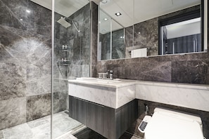 Premium Villa, 3 Bedrooms | Bathroom | Shower, designer toiletries, hair dryer, slippers - Jeju Hana Resort (Seogwipo)