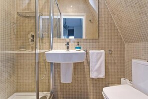 Apartment, 2 Bedrooms | Bathroom