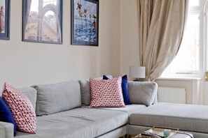 Apartment, 2 Bedrooms | Living room - Stylish London Getaway In The Heart Of The City (London)