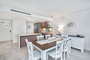 Dining - Temple 2 Bedroom Apartment 204 (Palm Cove)