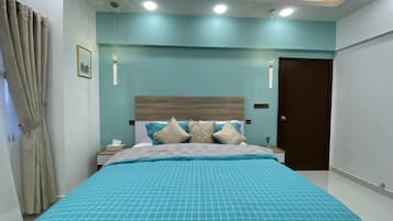 2 Schlafzimmer, Schreibtisch, Bügeleisen/Bügelbrett, Reisekinderbett