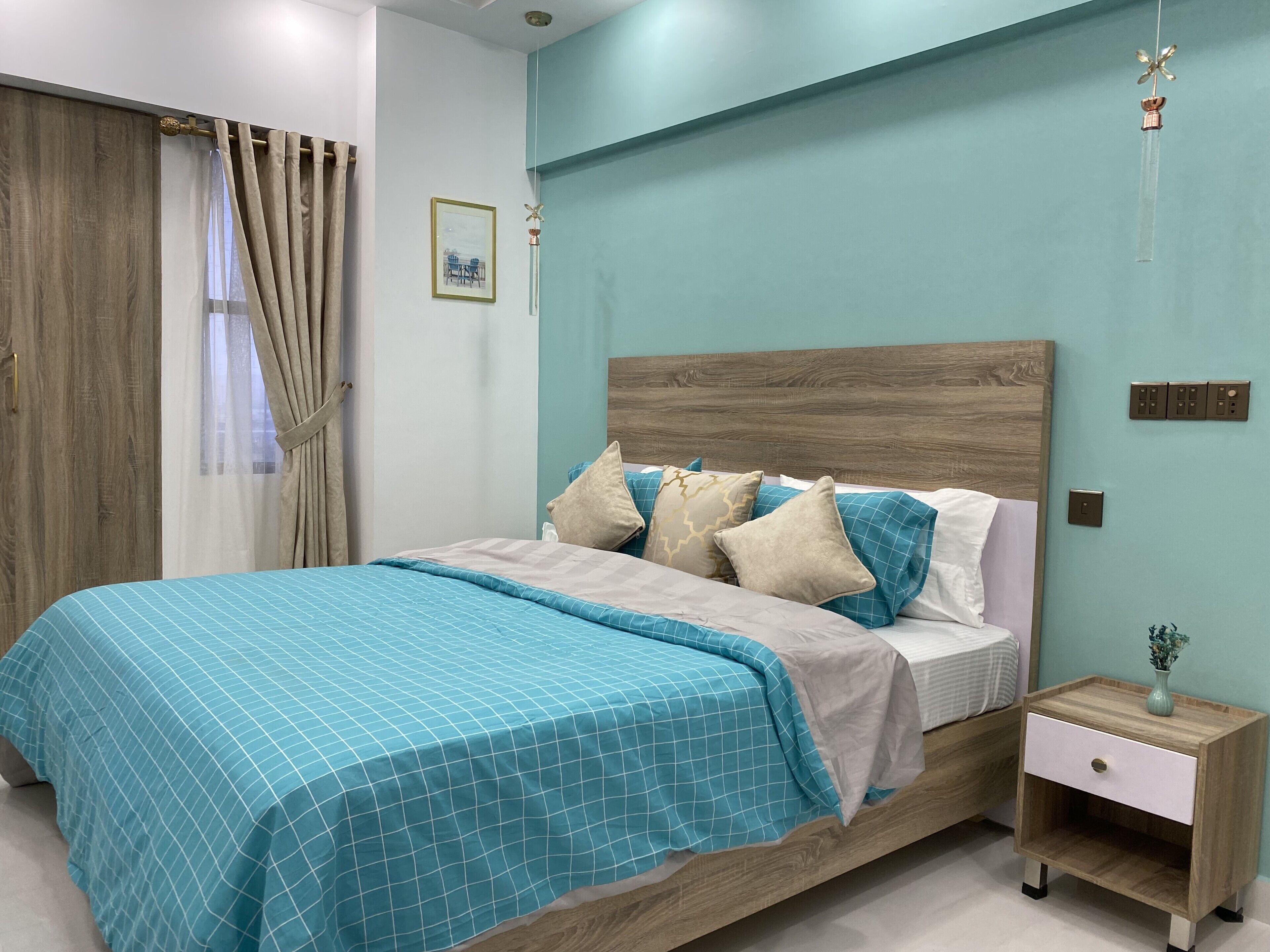 2 bedrooms, desk, iron/ironing board, travel crib