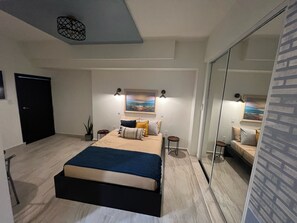 Suite #36 (Not window-view) | Egyptian cotton sheets, premium bedding, down comforters - 310Guest-House LaVida (San Juan)