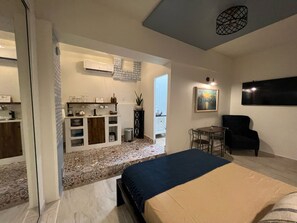 Suite #36 (Not window-view) | Egyptian cotton sheets, premium bedding, down comforters - 310Guest-House LaVida (San Juan)