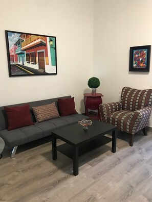 Suite #31 (With Balcony) | Living area