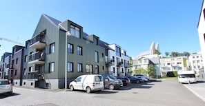 Property entrance - New Downtown Apartment With Free Parking (Akureyri)