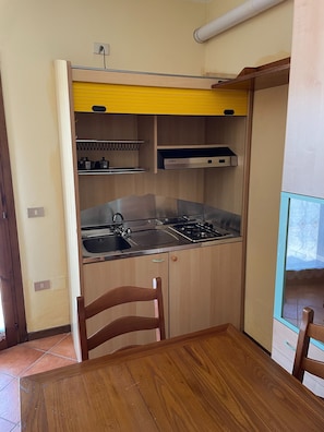Apartment, 1 Bedroom, Accessible, Smoking | Interior