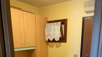 Apartment, 1 Bedroom, Accessible, Smoking | 1 bedroom