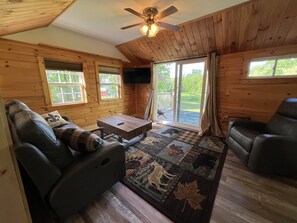 Smart TV, books - Private cottage on Swanlake (Swanville)