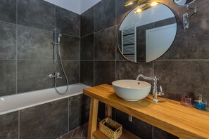 Bathtub
