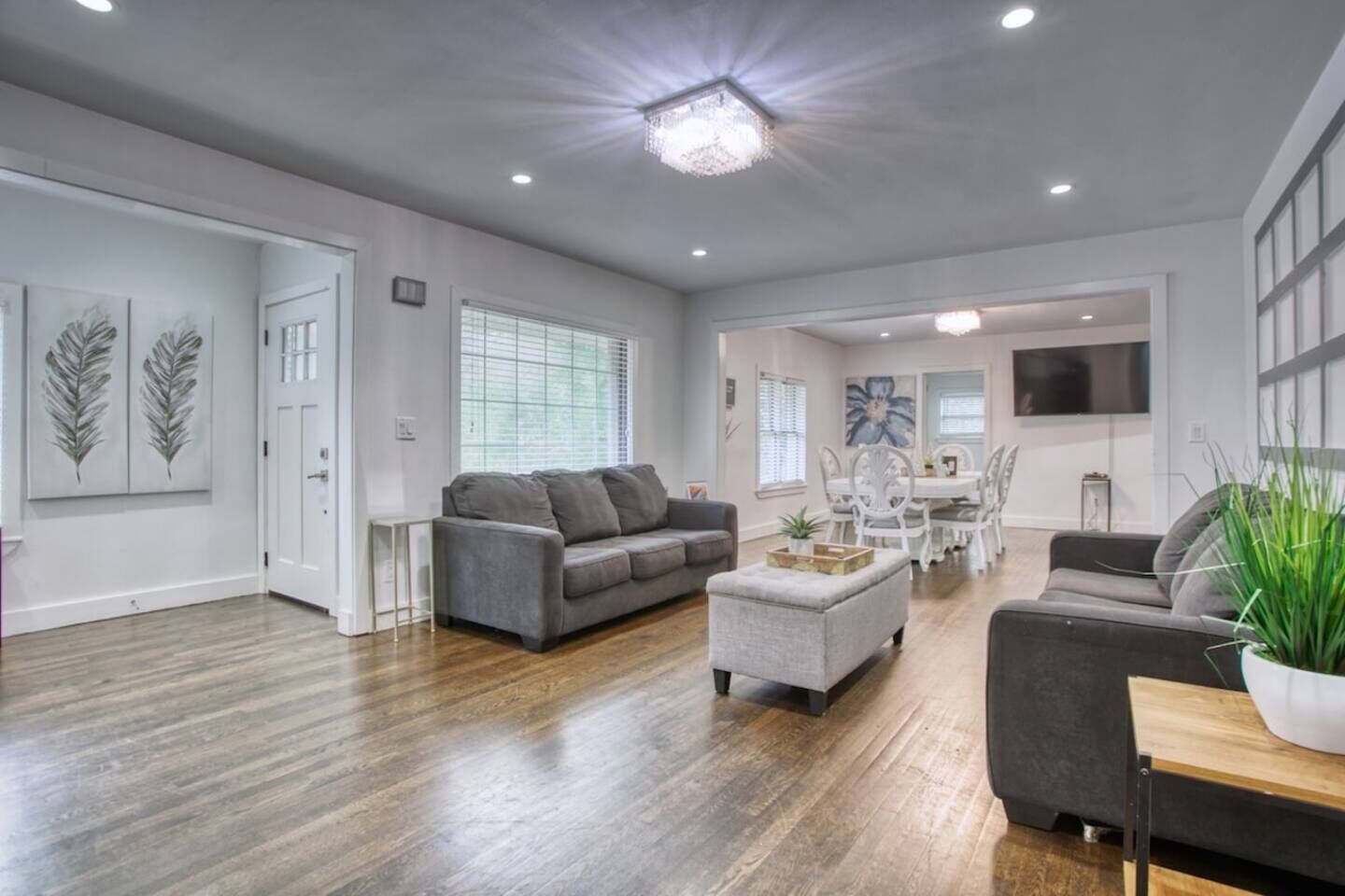 Smart TV, offices, computer monitors, printers