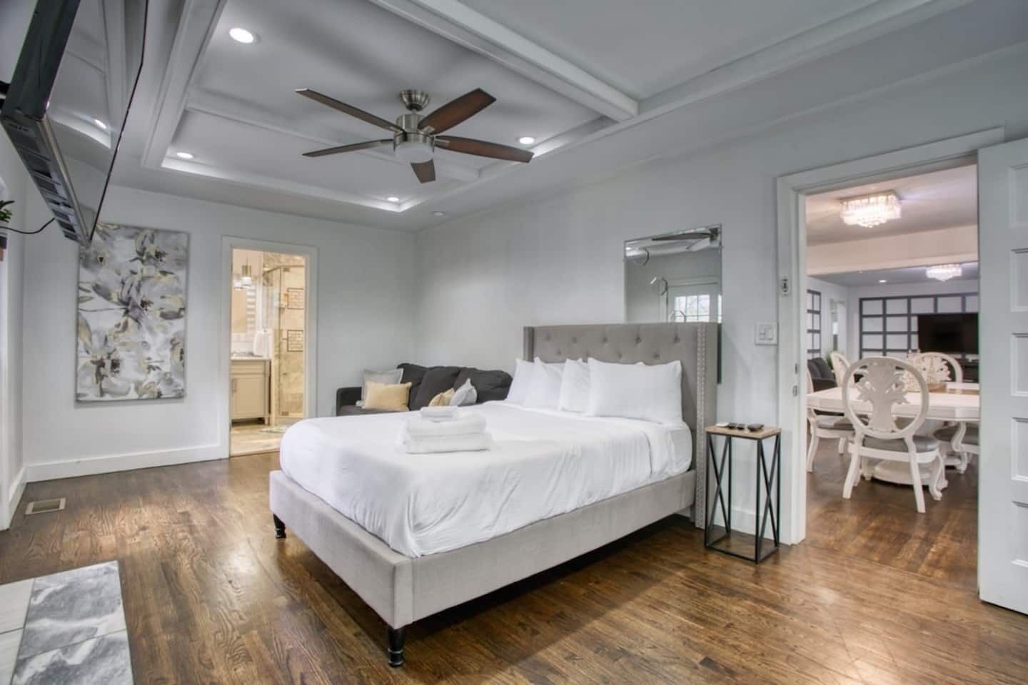 8 bedrooms, desk, iron/ironing board, travel crib