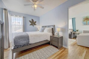1 habitación, tabla de planchar con plancha, wifi gratis y ropa de cama