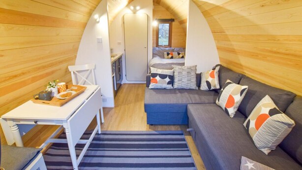 Living room - Stunning Pod - Sleeps 4 Dog Friendly With Hot Tub (Gaerwen)