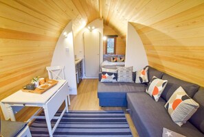 Living room - Stunning Pod - Sleeps 4 Dog Friendly With Hot Tub (Gaerwen)