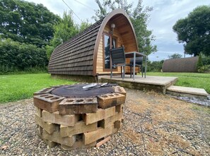 Studio, 1 Queen Bed with Sofa bed | Property grounds - Stunning Pod - Sleeps 4 Dog Friendly With Hot Tub (Gaerwen)