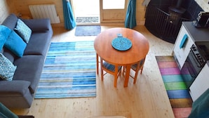 Cabaña, varias camas | Sala de estar