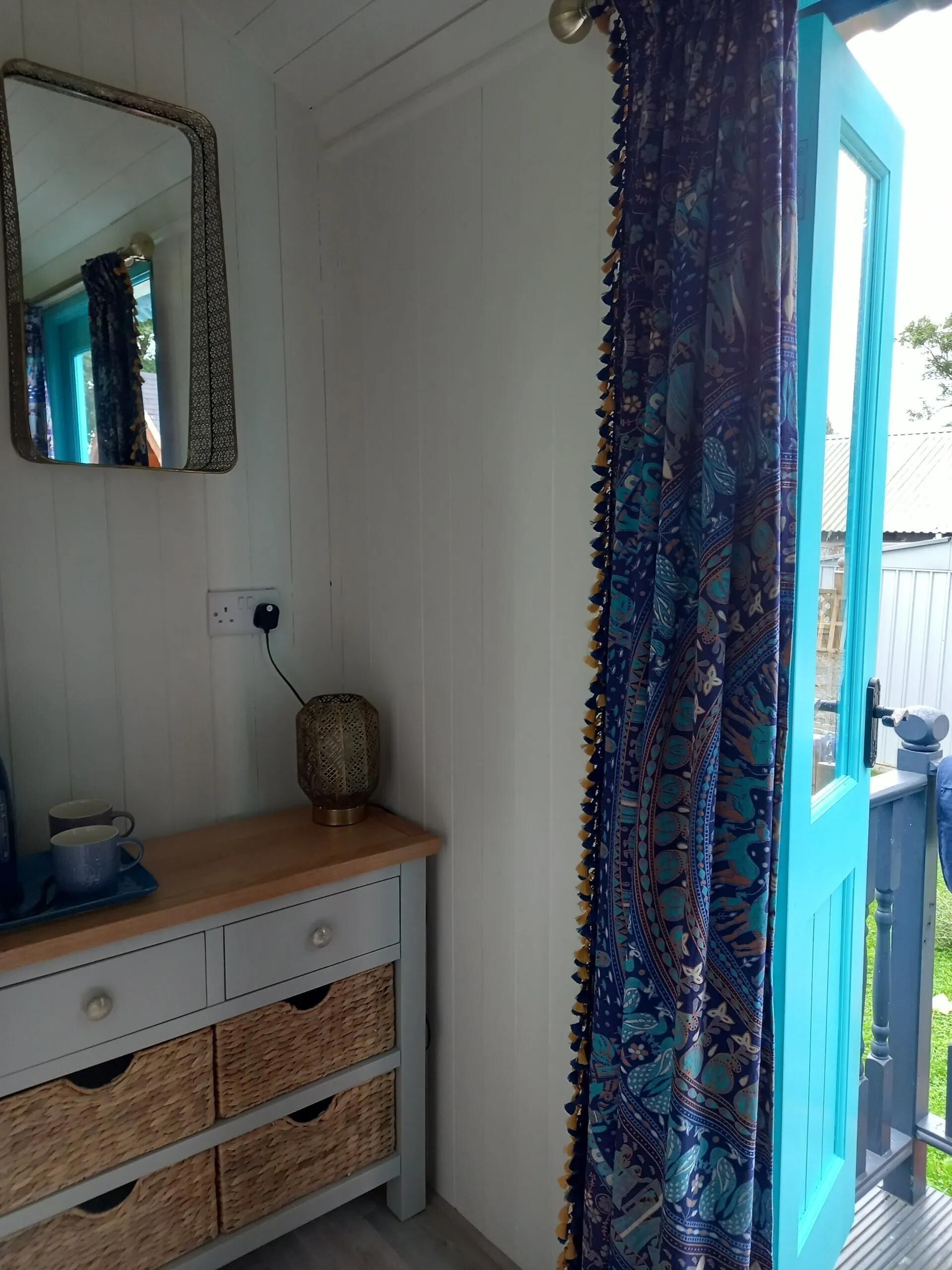 3 bedrooms, bed sheets