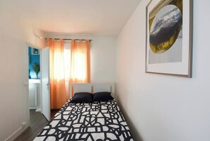 1 bedroom, desk, iron/ironing board, free WiFi