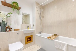 Basic Apartment, 1 Queen Bed | Bathroom - Beautiful 1 Bedroom Flat in Historic Hackney (London)
