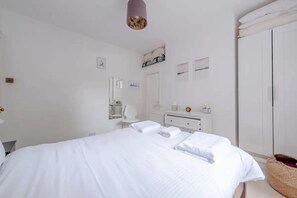 Basic Apartment, 1 Double Bed | 1 bedroom, iron/ironing board, bed sheets - Lovely 1 Bedroom Self-contained Flat in Greenwich (London)