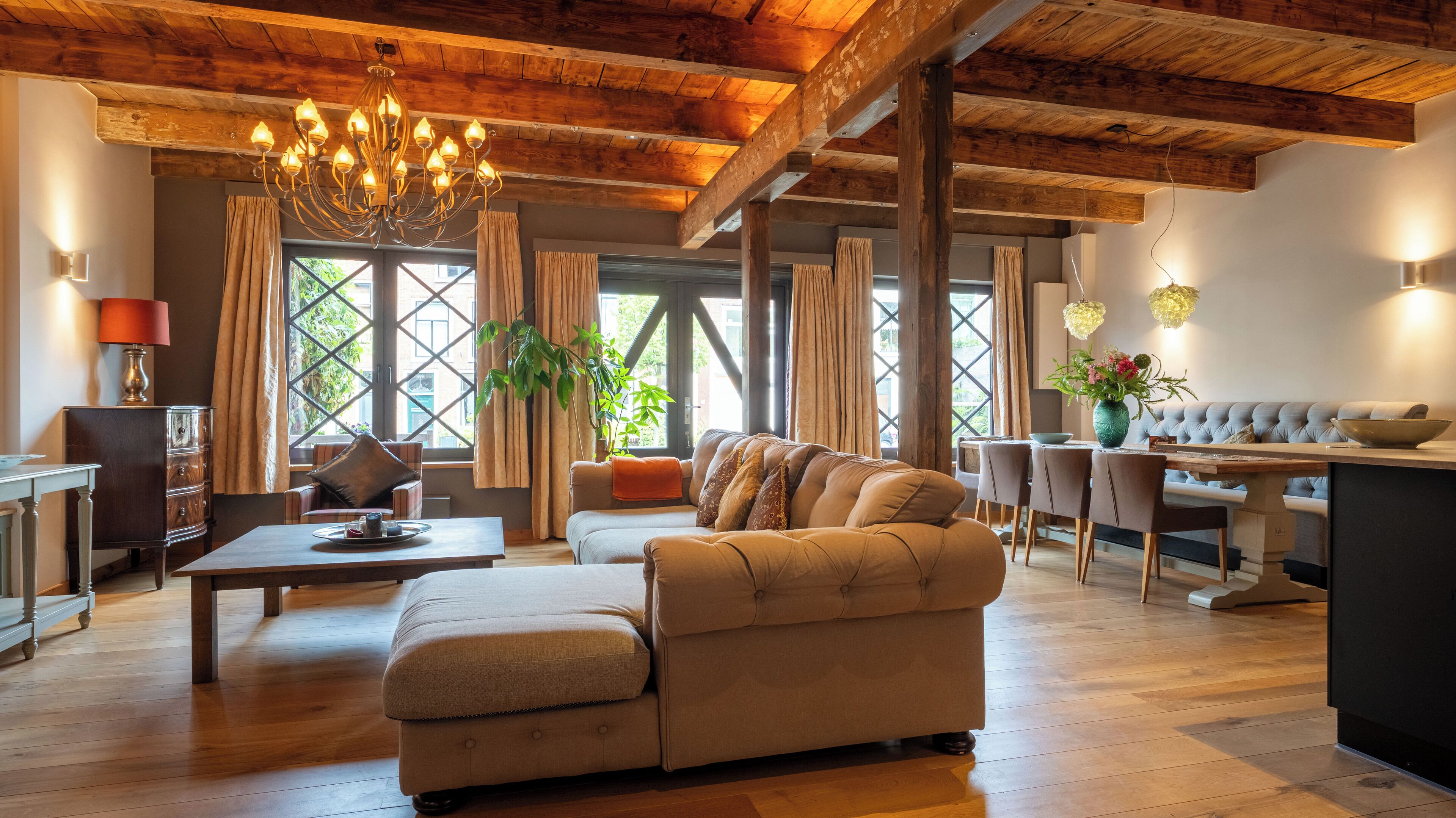 Lorentz Apartment 2 | Individually decorated, individually furnished, laptop workspace