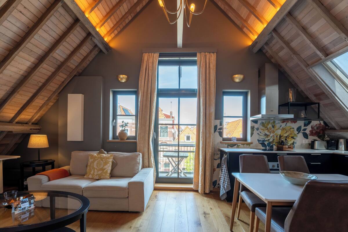Tinbergen Apartment 7 | 노트북 작업 공간, 다리미/다리미판, 무료 WiFi, 각각 다른 스타일의 인테리어