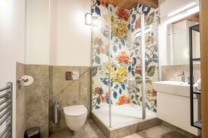 Boerhaave Apartment 5 | 욕실 | 샤워 시설, 타월