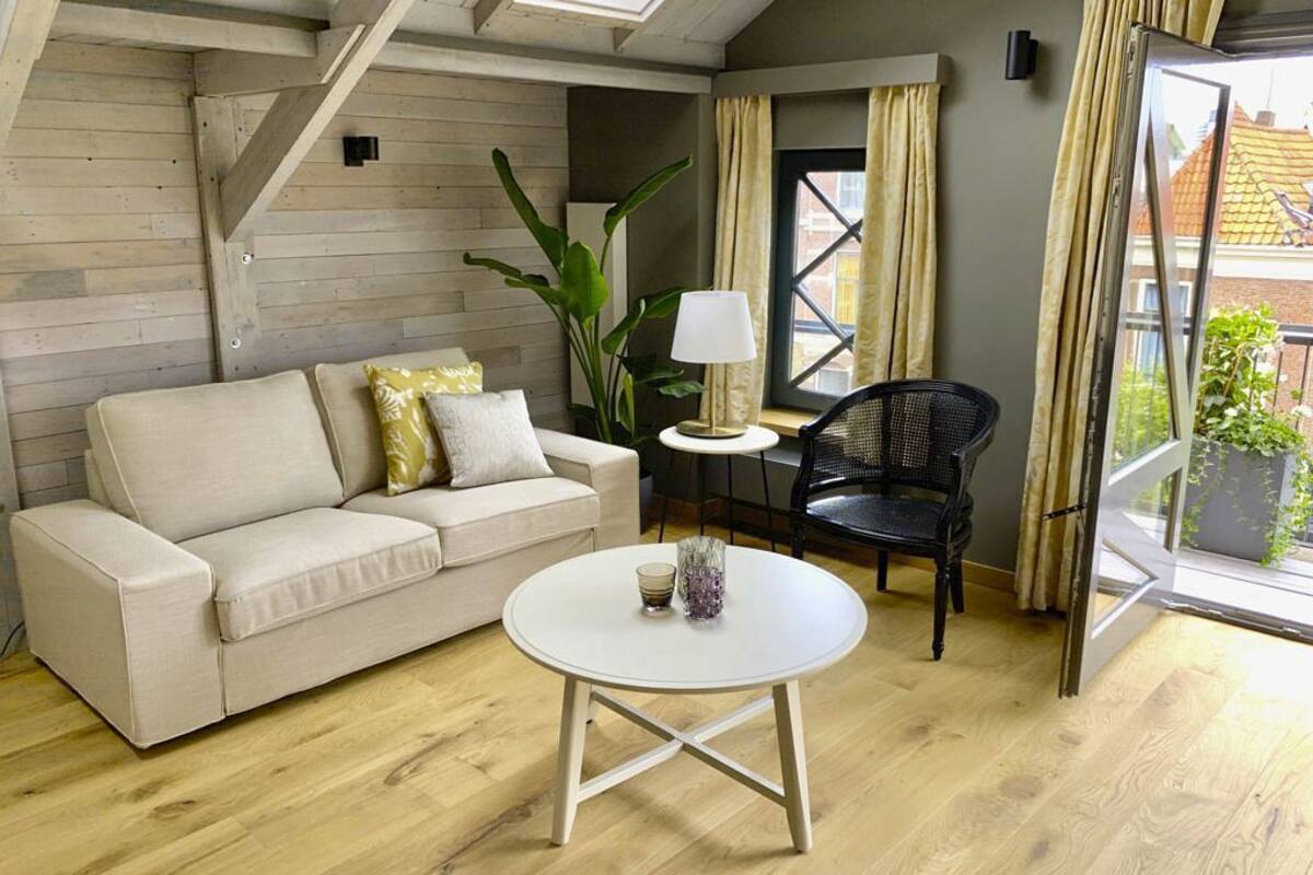 1 bedroom, individually decorated, individually furnished