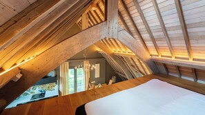 Spinoza Apartment 10